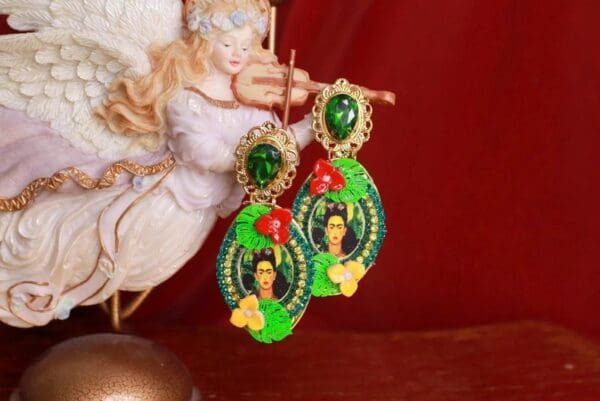 A pair of earrings with a picture on them.