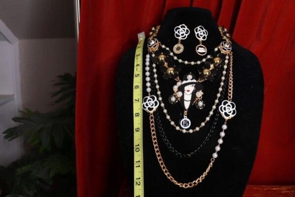 SOLD! 9197 Set Of Great Gatsby Camellias Necklace+ Earrings - Image 4