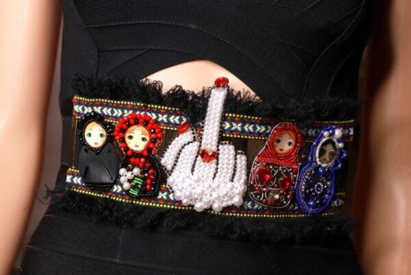 A close up of the middle finger on a headband