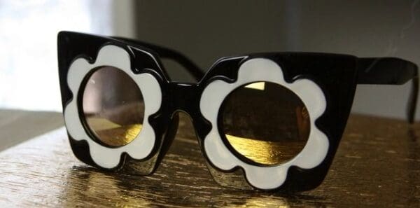 1103 Designer Inspired Daisy Frame Fancy Sunglasses Shades - Image 4