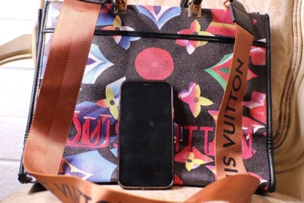 A cell phone is sitting in the middle of a bag.