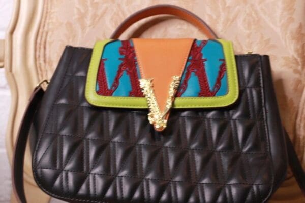 A close up of the handle on a bag