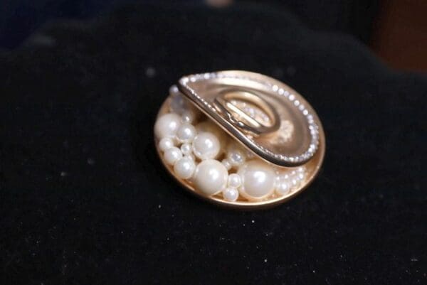 9929 Brooch Can Pearl Fancy - Image 2
