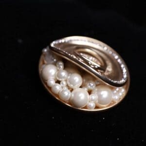 9929 Brooch Can Pearl Fancy
