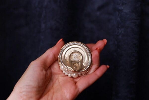 9929 Brooch Can Pearl Fancy - Image 4