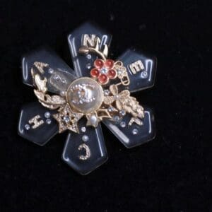 9930 Brooch Can Pearl Fancy