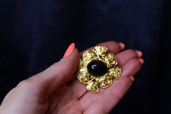 9931 Brooch Can Pearl Fancy - Image 3