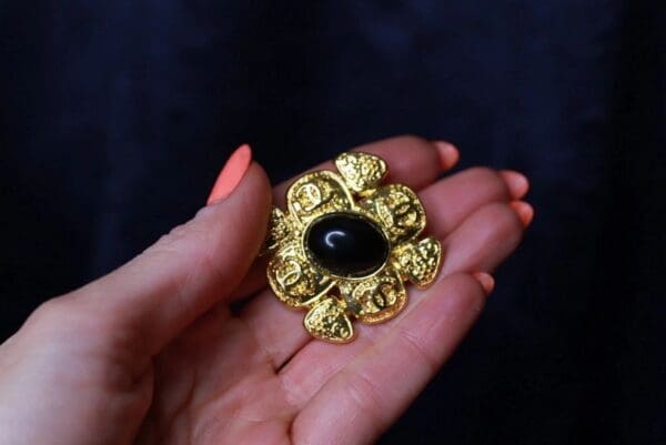 9931 Brooch Can Pearl Fancy - Image 4