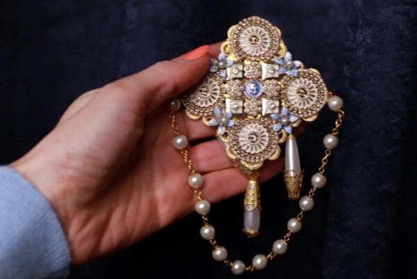 9932 Brooch Large Buttons Pearl Fancy - Image 3