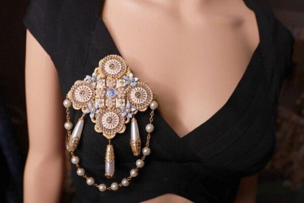 9932 Brooch Large Buttons Pearl Fancy - Image 4
