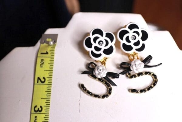 9936 Number 5 Camellia Light Fancy Studs - Image 4