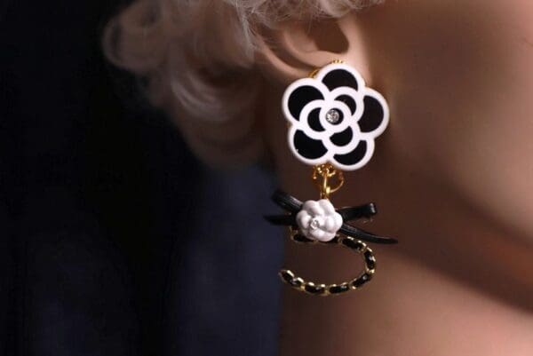9936 Number 5 Camellia Light Fancy Studs - Image 2