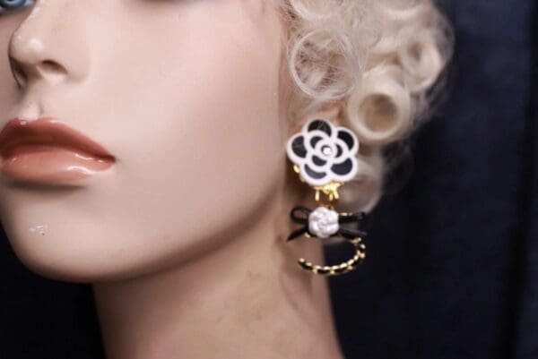 9936 Number 5 Camellia Light Fancy Studs - Image 3