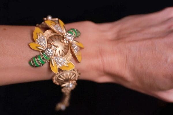 9945 Enamel Baroque Bee Adjustable Bracelet - Image 2