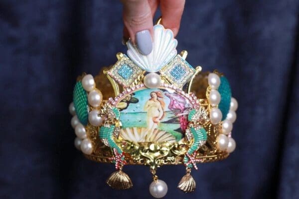 9952 Stunning Birth Of Venus Cameo Crown