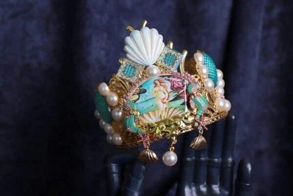 9952 Stunning Birth Of Venus Cameo Crown - Image 3