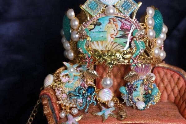 9952 Stunning Birth Of Venus Cameo Crown - Image 8