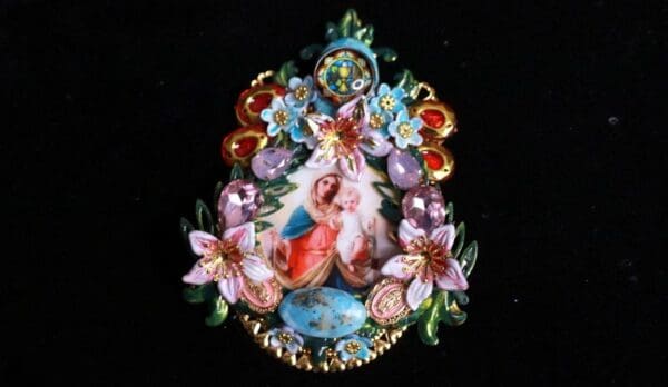 A picture of a painting on the back of a brooch.