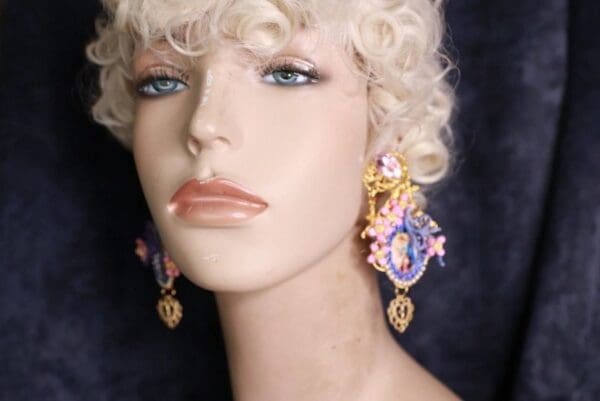 A mannequin with blonde hair and blue eyes.
