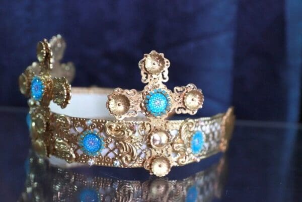 10120 Baroque Cross Cameos Headband - Image 4