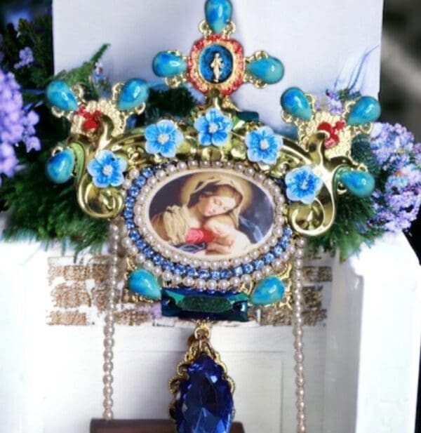 A blue and white box with a picture of jesus