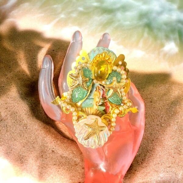 A close up of the inside of an artificial hand