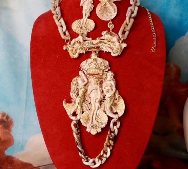 SOLD! 10356 Wooden effect Birth Of Venus Large Necklace - Image 3