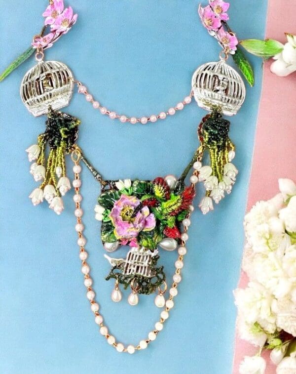 A necklace with flowers and pearls on it