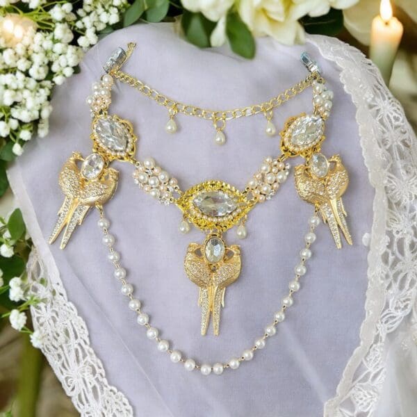 A necklace with pearls and gold leaves on it