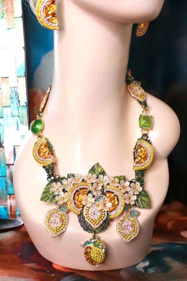 A necklace is displayed on the mannequin head.