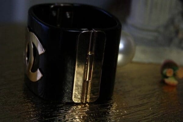 1154 Madam Coco Huge Pearl Cuff Bangle - Image 4