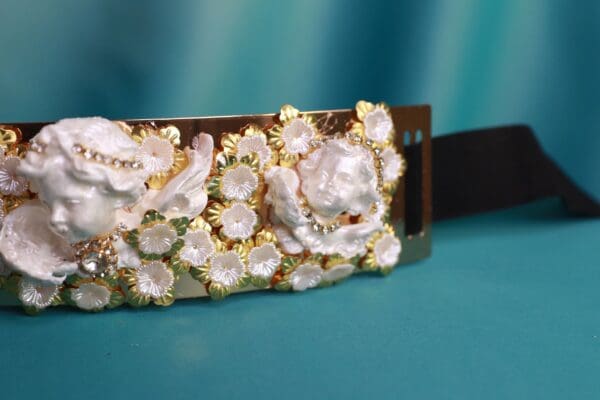 A close up of the side of a belt