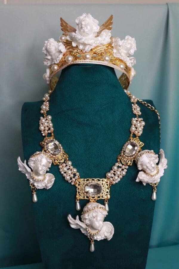 A necklace and tiara set with white pearls.