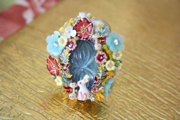 A blue and white ring with flowers on it