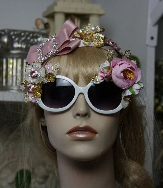 A mannequin wearing sunglasses and a headband.