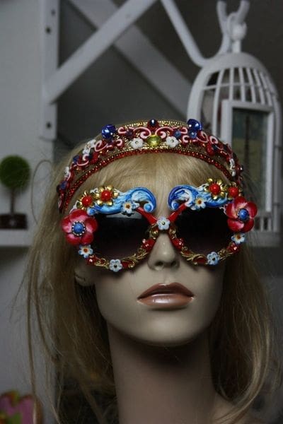 A mannequin wearing sunglasses and a headband.