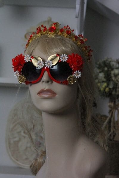 A mannequin wearing sunglasses and a headband.