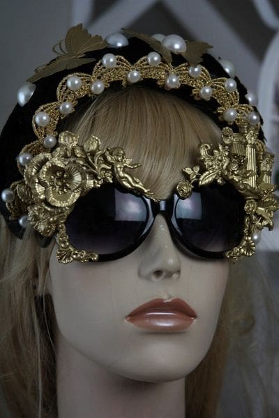 A mannequin wearing sunglasses and a headband.