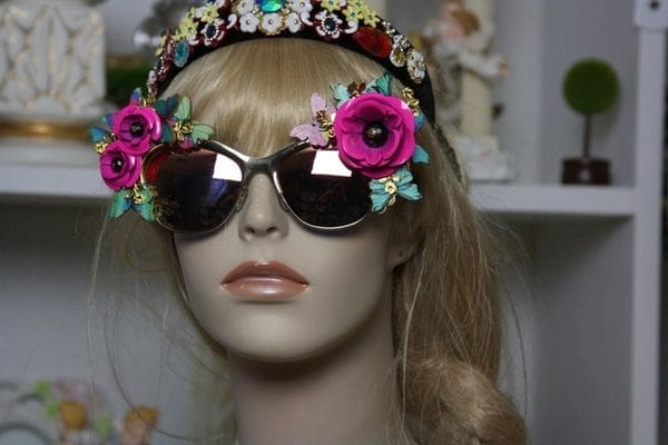 A mannequin wearing sunglasses and a headband.