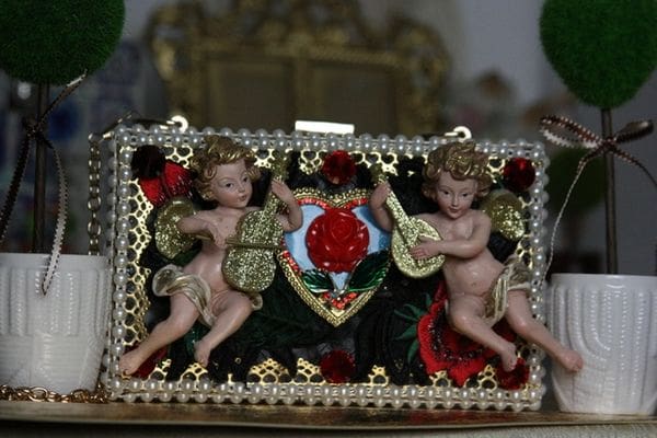 A picture of two angels on top of a purse.