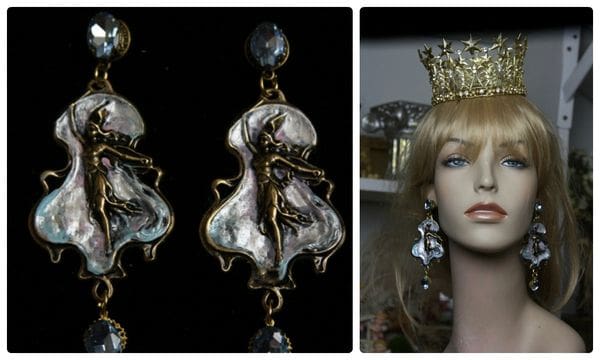 A woman wearing earrings and a crown.