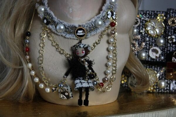 SOLD!1516 Madam Coco Doll Fancy Brooches Pearl Necklace Set - Image 7
