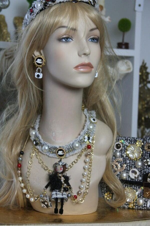 SOLD!1516 Madam Coco Doll Fancy Brooches Pearl Necklace Set - Image 6
