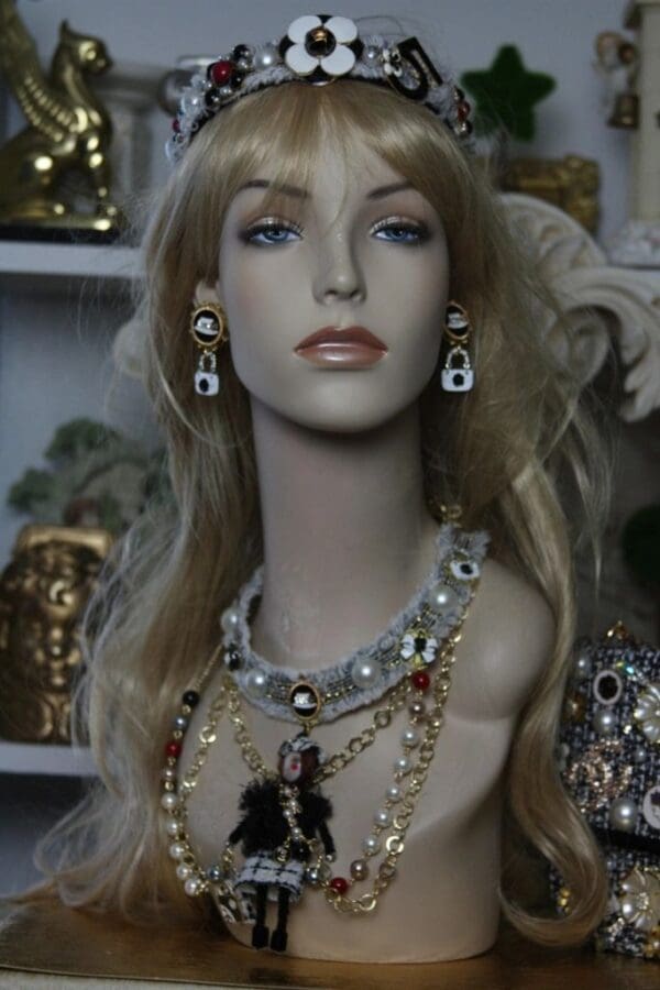SOLD!1516 Madam Coco Doll Fancy Brooches Pearl Necklace Set - Image 4