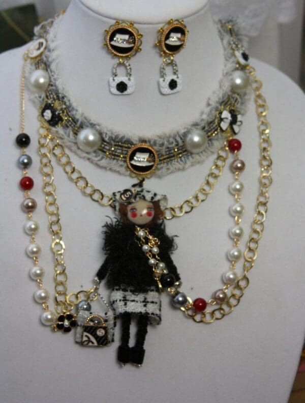 SOLD!1516 Madam Coco Doll Fancy Brooches Pearl Necklace Set - Image 5