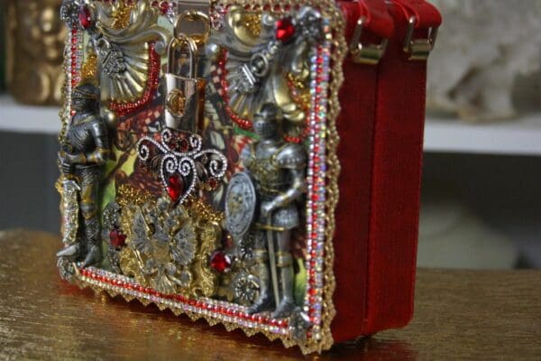 SOLD! 1520 3D Effect Knights Eagle Embellished Handbag Trunk - Image 8