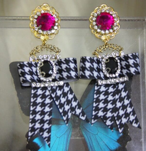 SOLD! 1547 Trendy Designer Inspired Houndstooth BroochCrystal Studs - Image 3
