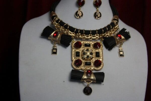 SOLD! 1616 Vintage Style Bow Huge Necklace Set - Image 4