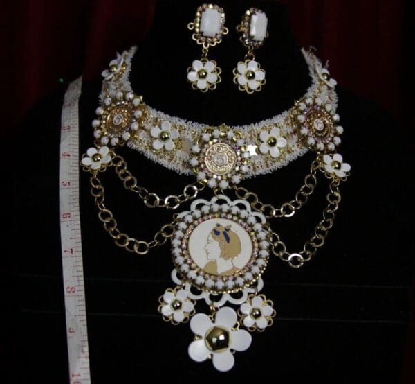 SOLD! 1641 Madam Coco Charms Daisy White Necklace SET - Image 3