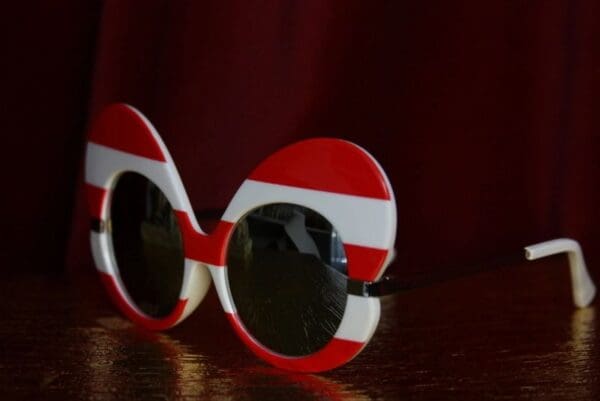 SOLD! 1871 Trendy Red Stripe Oversized Sunglasses Shades - Image 2